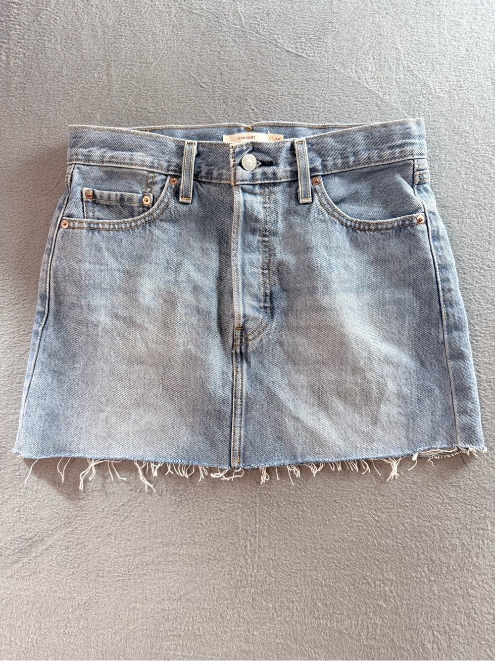 Levi’s - Light Wash Icon Denim Mini Skirt with Frayed Hem NWOT